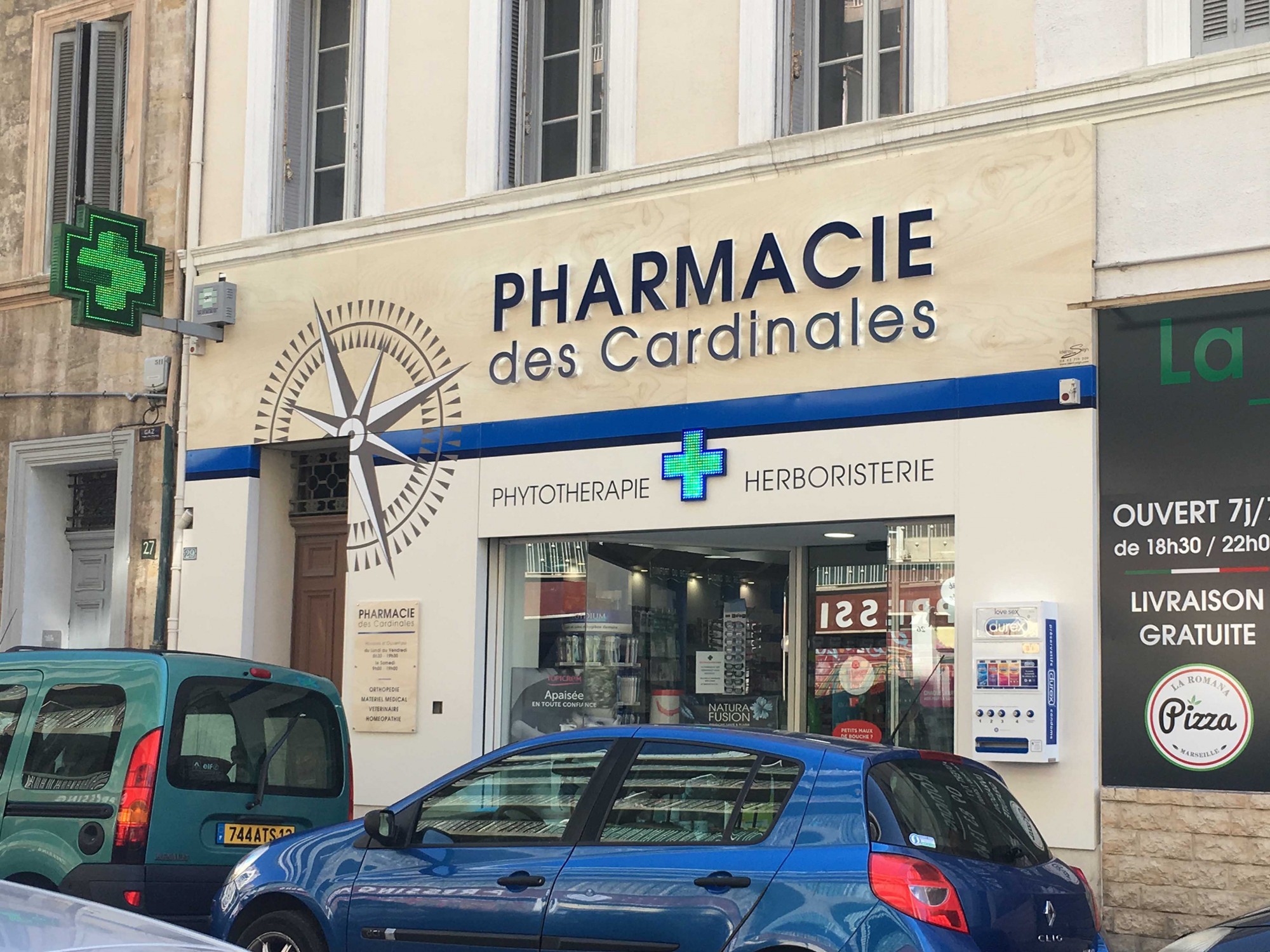 ENSEIGNE HABILLAGE FACADE PHARMACIE DES CARDINALES MARSEILLE