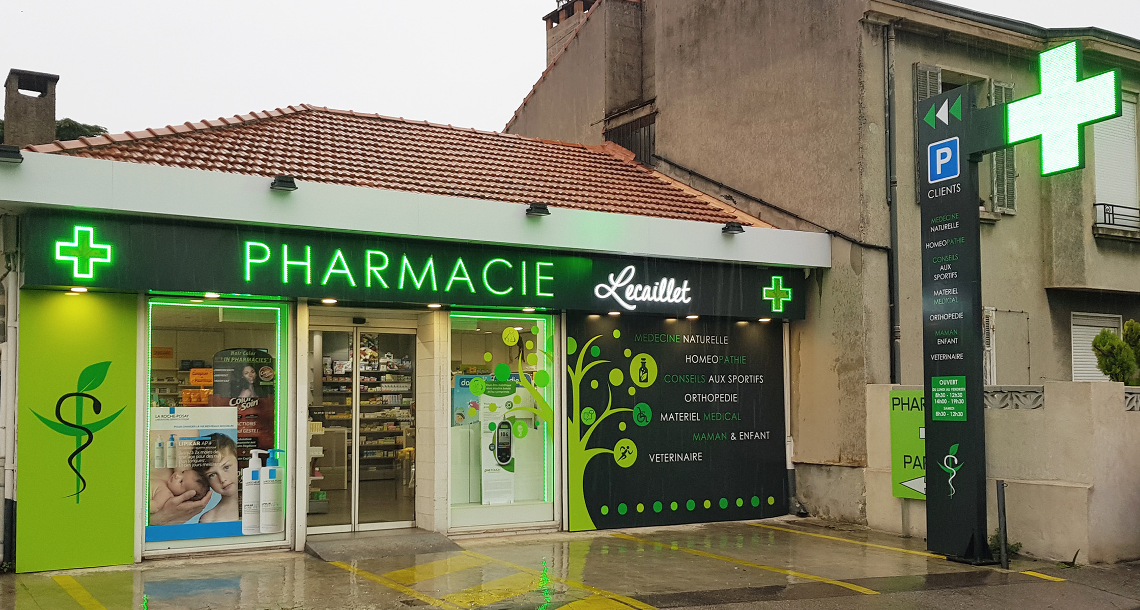 ENSEIGNE TOTEM CROIX FULL HD LED MARSEILLE PHARMACIE LECAILLET