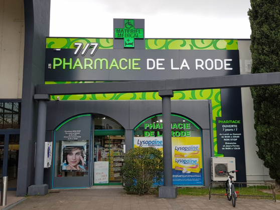 devanture pharmacie de la Rode - Isle sur la Sorgue