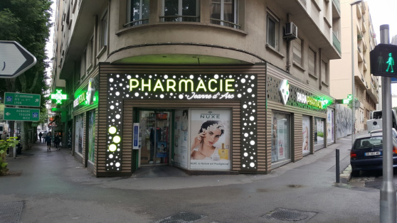 enseigne lumineuse pharmacie Jeanne d'Arc - Marseille 5ème